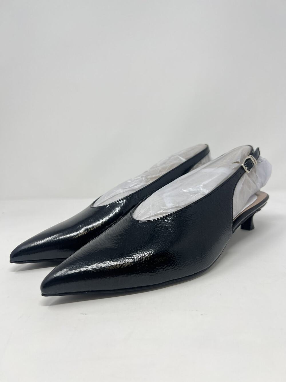 Naturalizer Women's 8 Wide Nicolette Black Crinkle Pointed Kitten Heels